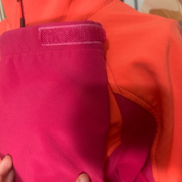 The North Face Women's Vibrant Orange and Pink Ski Jacket - Picture 11 of 16